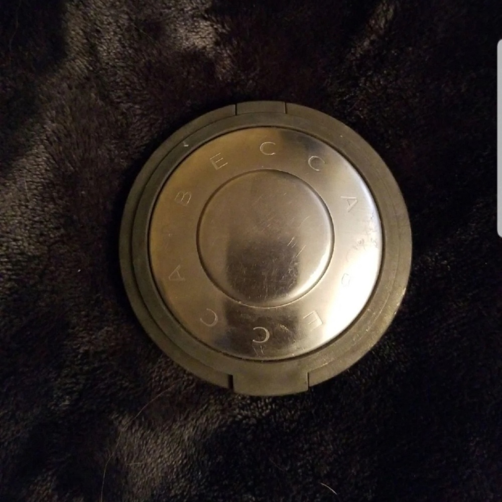 Becca highlighting powder
